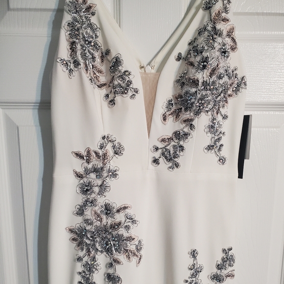 NEW EXCAPE EMBROIDERED GOWN DRESS - Picture 4 of 8